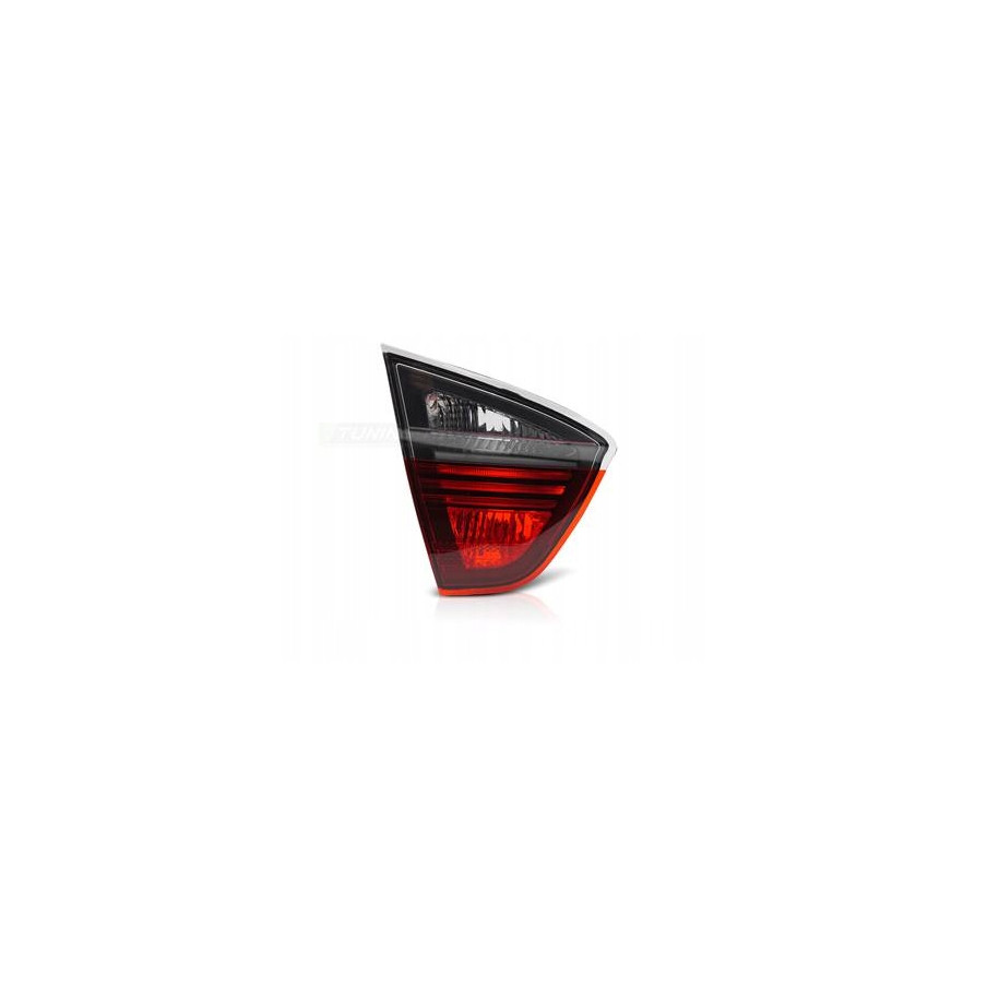 LAMPA TYLNA W KLAPĘ BMW E90 05-08 RED SMOKE TYC LEWA